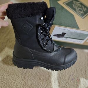 Nearly BNWT Muck Artic Apres Snow Boot